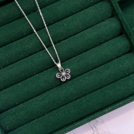 Женско ланче со филигран