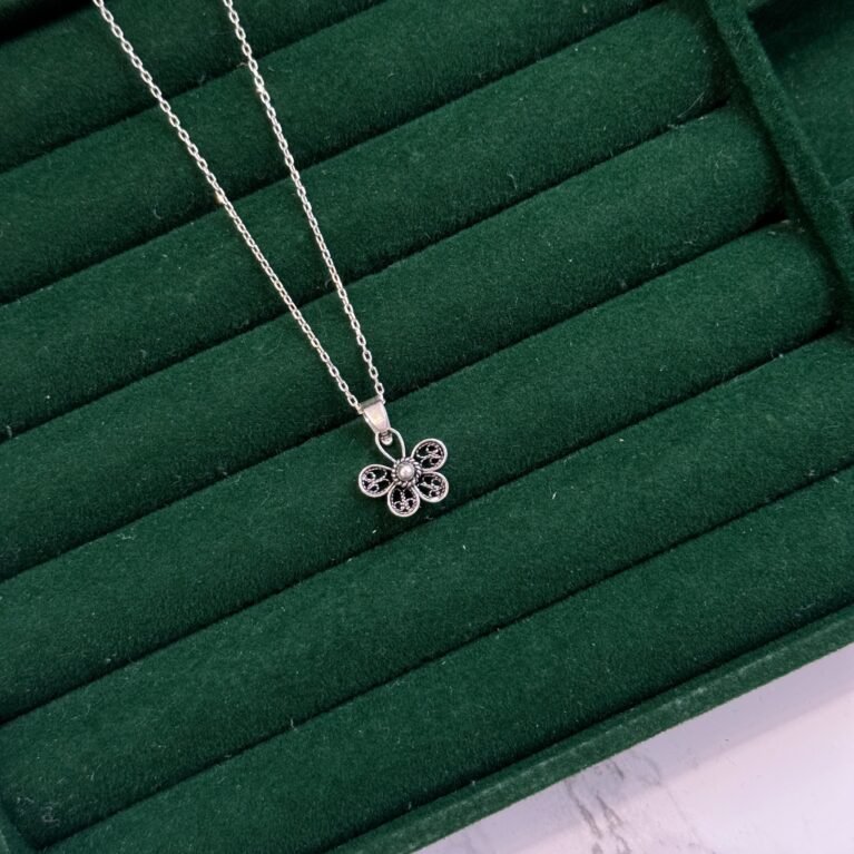 Женско ланче со филигран