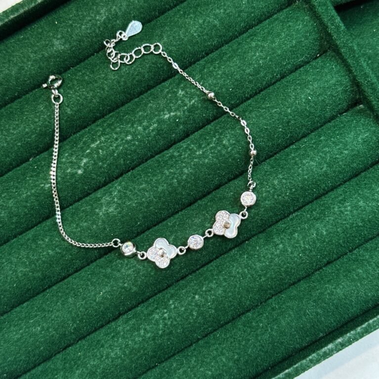 Женска нараквица