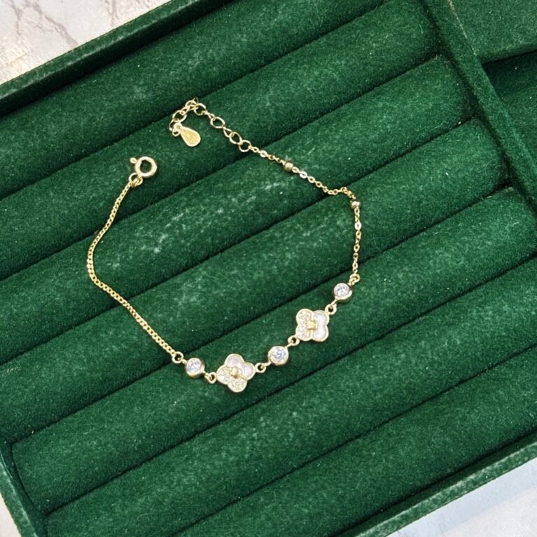 Женска нараквица