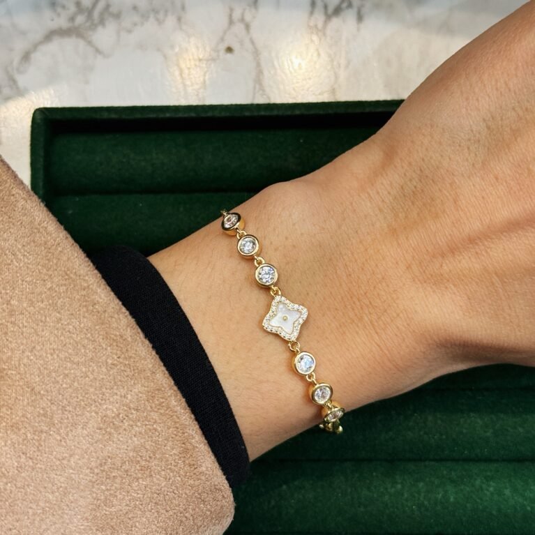 Женска нараквица