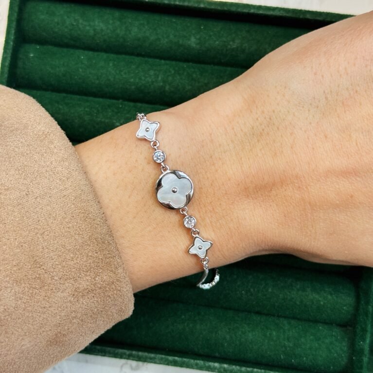 Женска нараквица