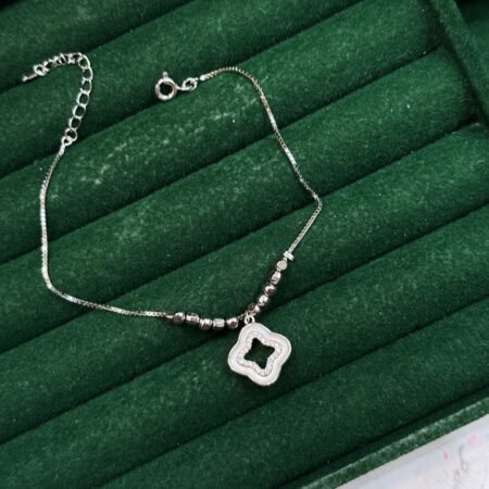 Женска нараквица