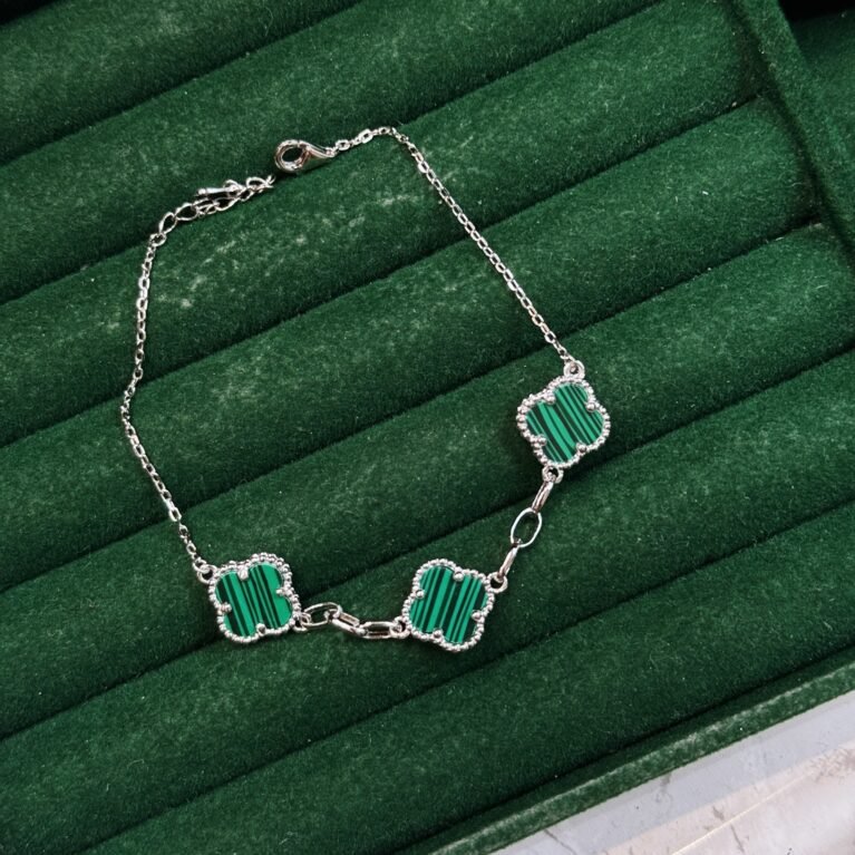 Женска нараквица