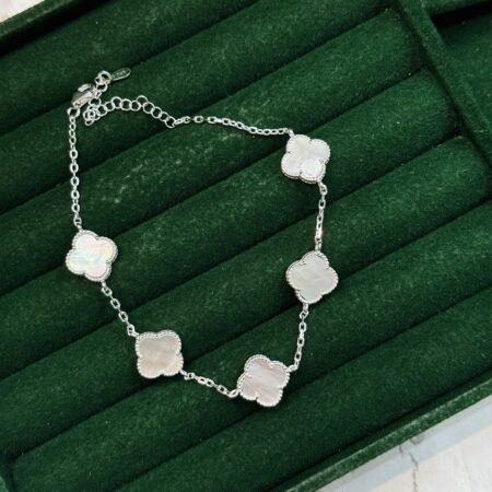 Женска нараквица