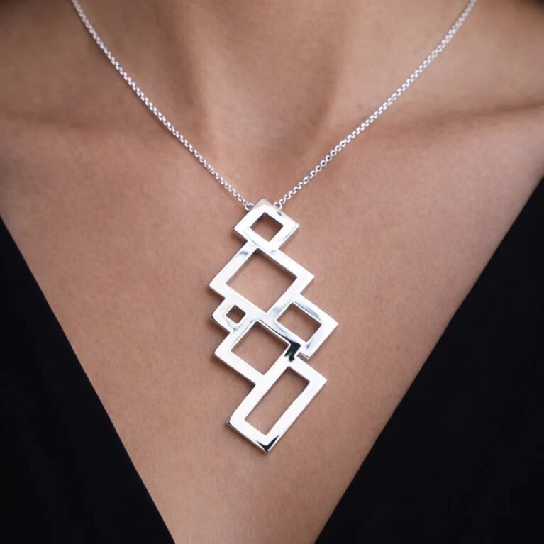 Ланче со геометриски форми