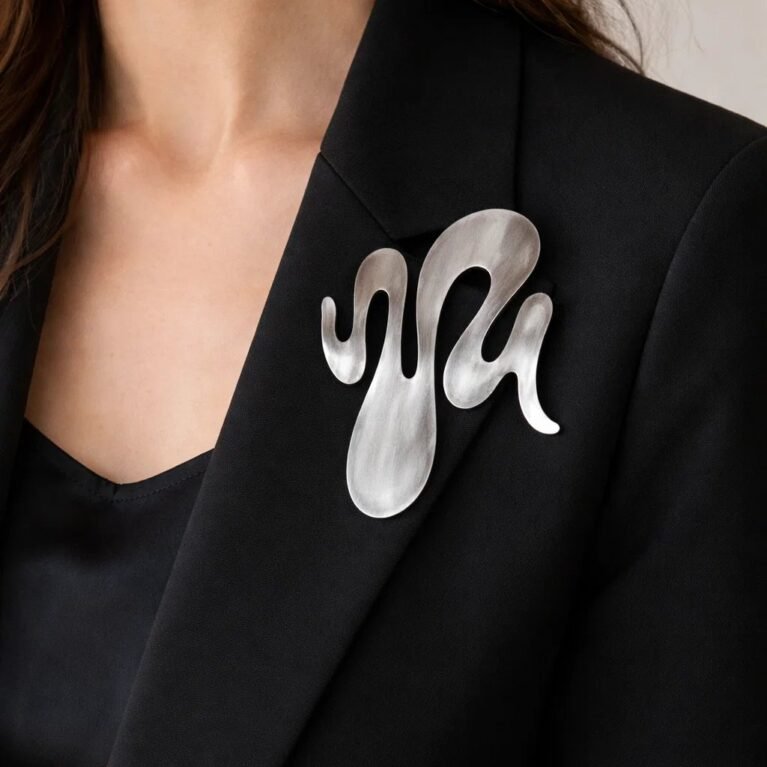 Сребрен Абстрактен Брож 7цм