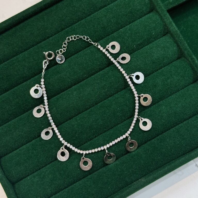 Женска нараквица