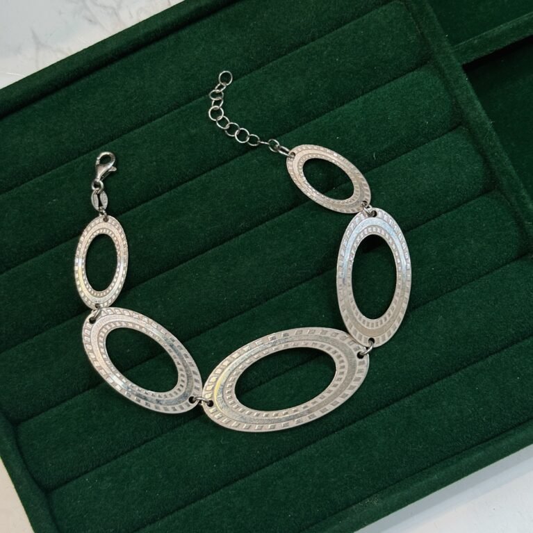 Женска нараквица