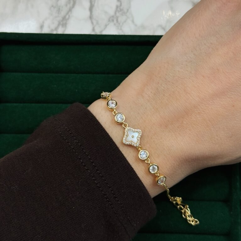 Женска нараквица