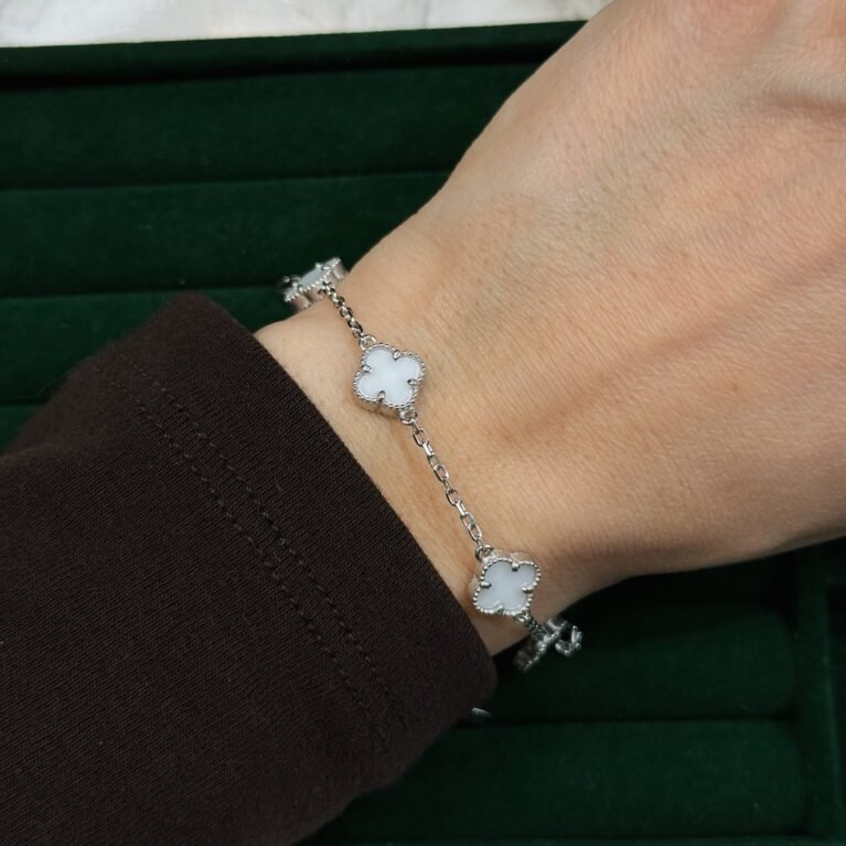 Женска нараквица