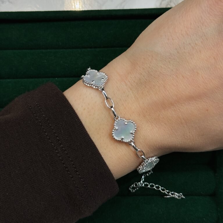 Женска нараквица