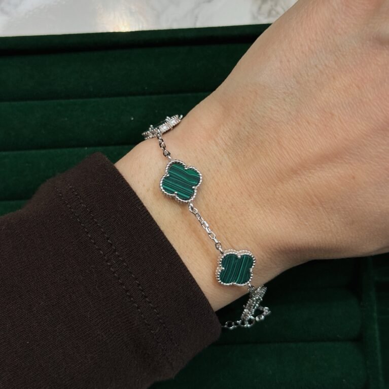 Женска нараквица