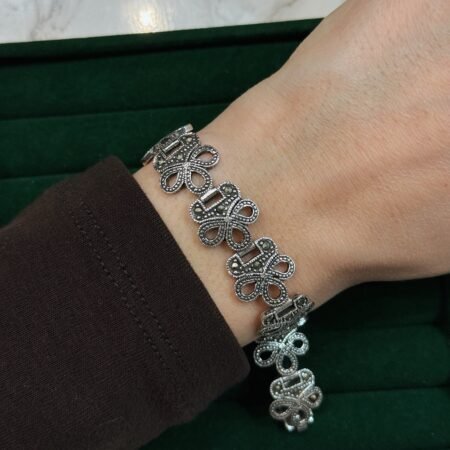 Женска нараквица