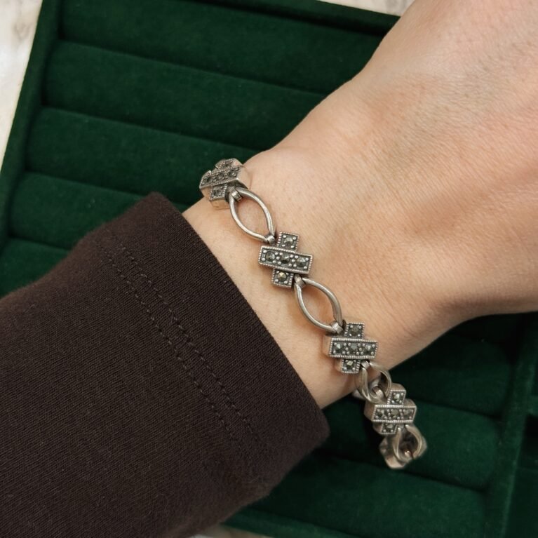 Женска нараквица